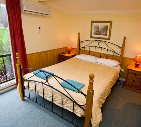 Crossways Historic Country Inn